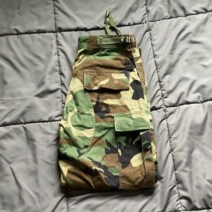 Camouflage real vintage military cargo pants, waist size 31